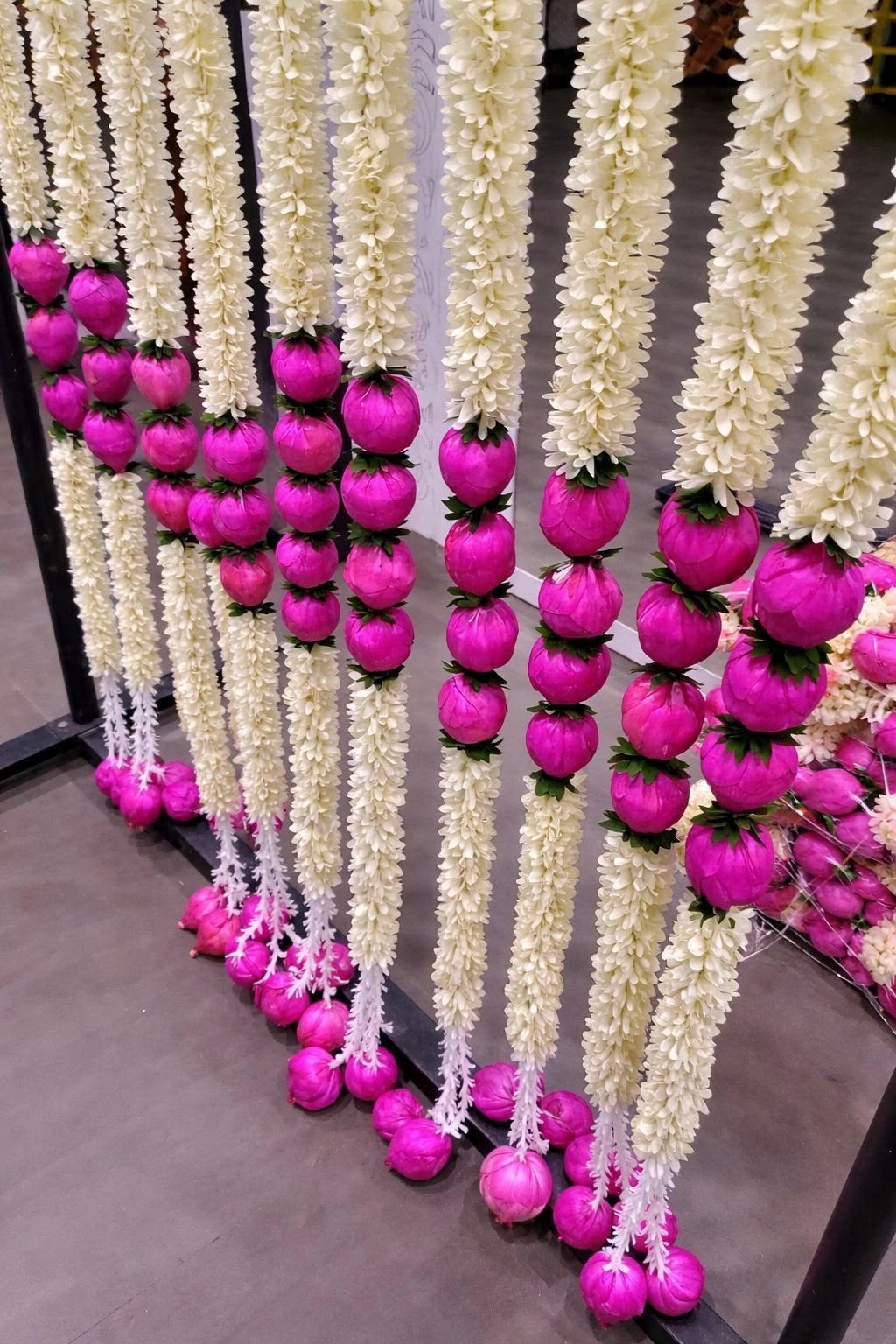 Jasmine strand Diwali bandarwal with pink rosebud clusters